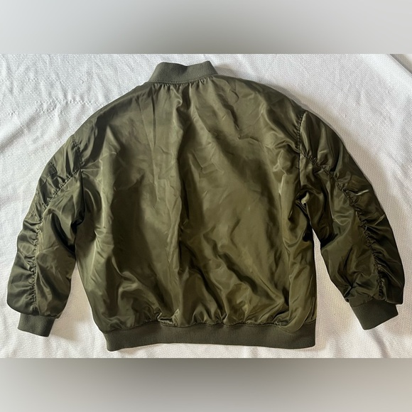 Sincerely Jules Women’s Satin Chic Olive Green Bomber Jacket Zipper Detail - Picture 16 of 16